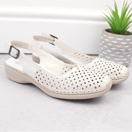 Kožené pohodlné dámské celoprolamované sandály, bílé Rieker 41350-80 bílý 6
