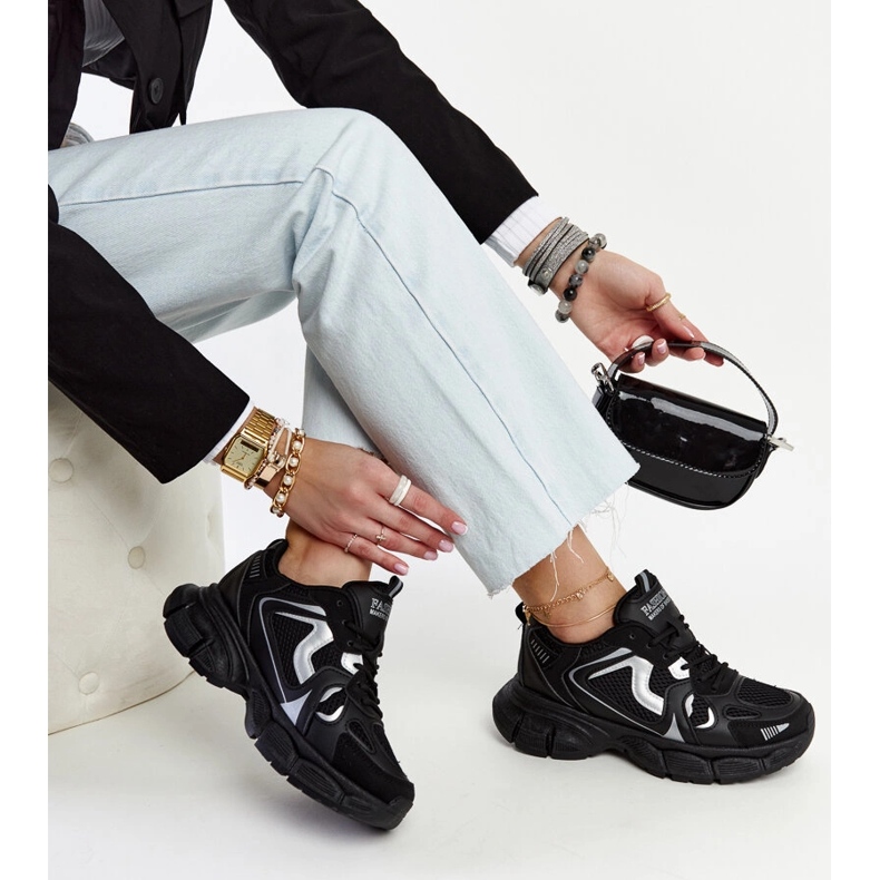 Černé tenisky s masivní jakobínskou podrážkou černá 1