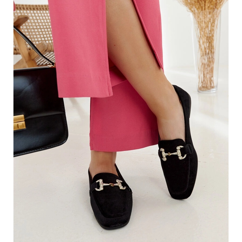 Černé sametové mokasíny s kamínky od Fabrizia černá 2