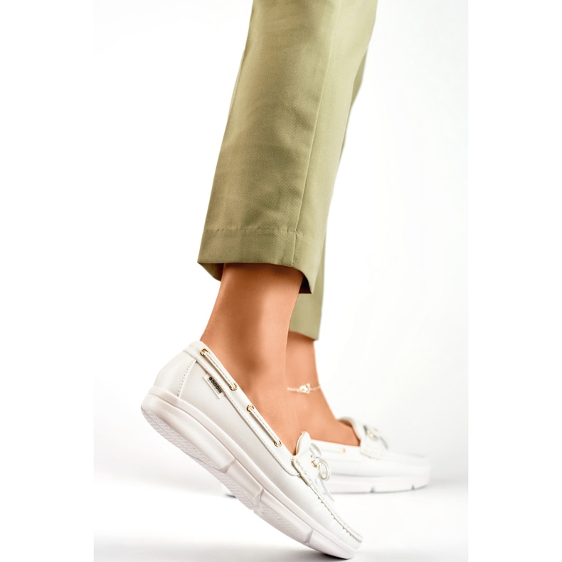 Pohodlné dámské mokasíny v bílé barvě Pohodlné dámské mokasíny bílý 1