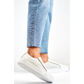 Bílé prolamované dámské sportovní boty vyrobené z přírodní kůže bílý 2