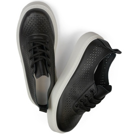 Černé prolamované dámské tenisky se silnou podrážkou černá 1