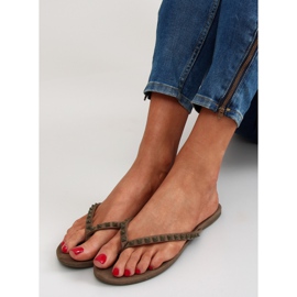 Žabky se zelenými pyramidovými cvočky DD26 1