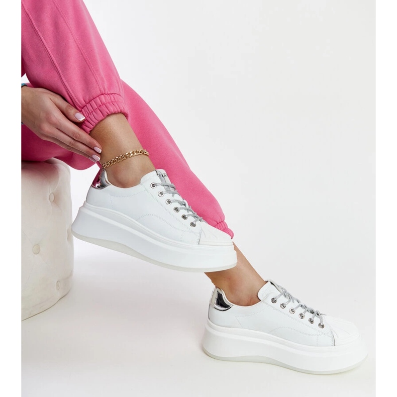 Bílé tenisky na platformě GOE NN2N4033 bílý 2