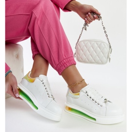 Bílé tenisky na platformě GOE NN2N4029 bílý 1