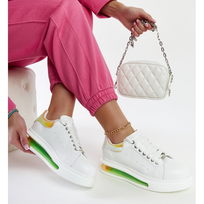 Bílé tenisky na platformě GOE NN2N4029 bílý 1