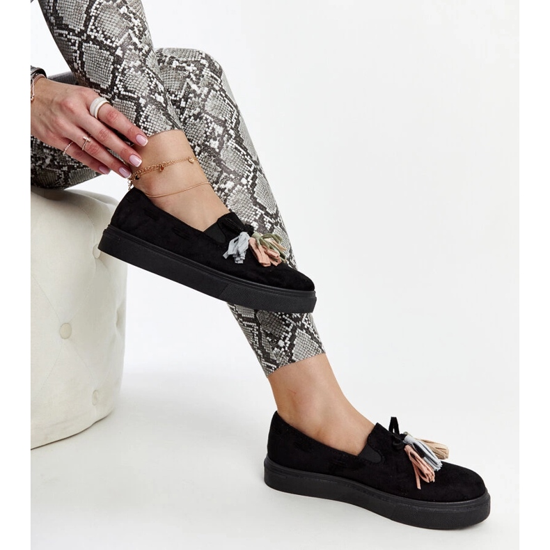 Černé boty s barevnými střapci od Adaldridy černá 1