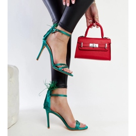 Zelené sandály s peřím od Adalgisio zelený 1