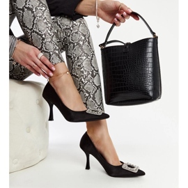 Černé vysoké podpatky se saténovým povrchem a kamínky Clemente černá 1