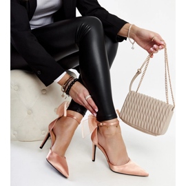 Světle růžové lodičky s mašlí od Ilaysa růžový 1