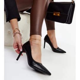 Černé klasické vysoké podpatky Yassira černá 1