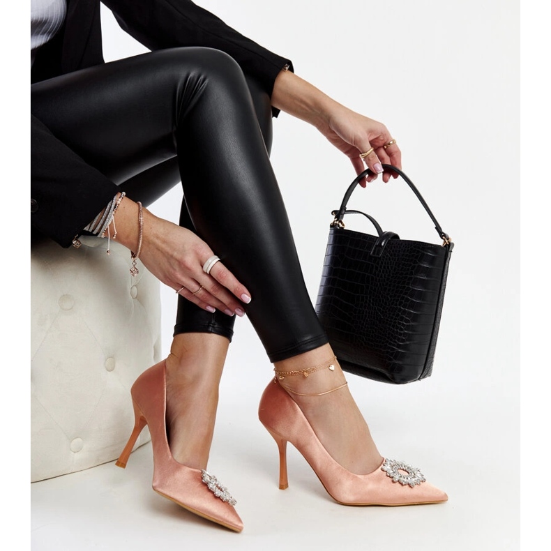 Béžové vysoké podpatky se saténovým povrchem a kamínky Susegana béžový 1