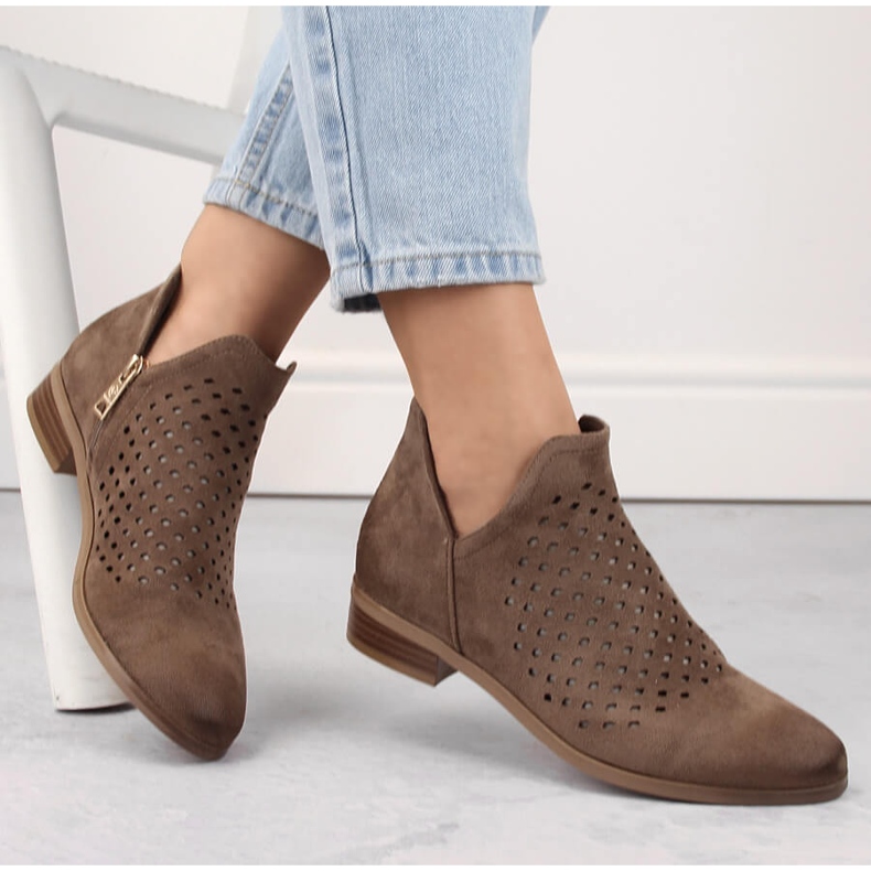 Dámské semišové kotníkové boty s výřezem, hnědé, Vinceza 58240 hnědý 1