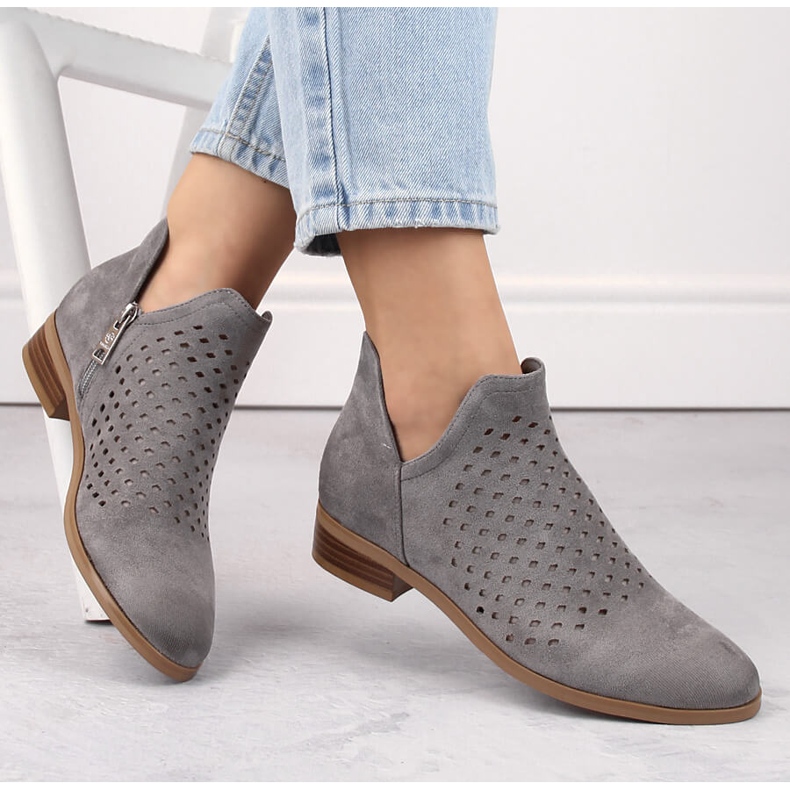 Dámské semišové kotníkové boty s výřezem, šedá Vinceza 58240 1