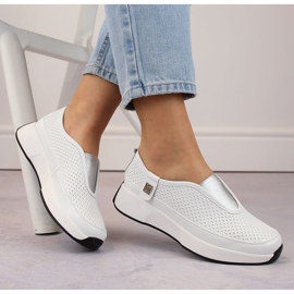 Kožené pohodlné dámské sportovní nazouváky, bílé, T.Sokolski 456 bílý 2 Kožené pohodlné dámské sportovní nazouváky, bílé, T.Sokolski 456 bílý 2