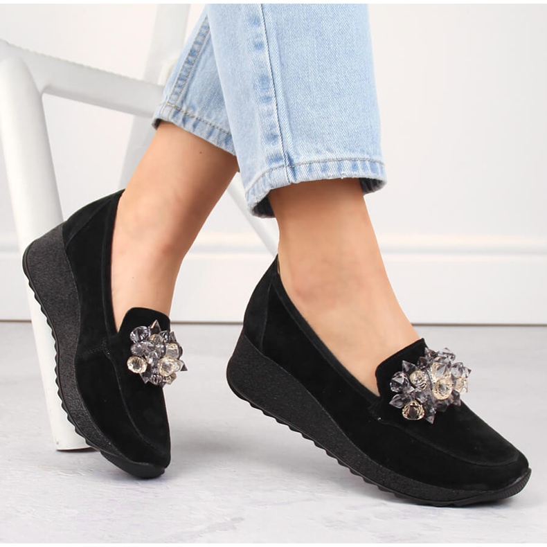 Kožené semišové dámské boty na klínku s krystaly, černé Filippo DP4563 černá 1 Kožené semišové dámské boty na klínku s krystaly, černé Filippo DP4563 černá 1