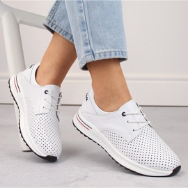 Kožená dámská prolamovaná sportovní obuv, bílá, Filippo DP6022 bílý 1