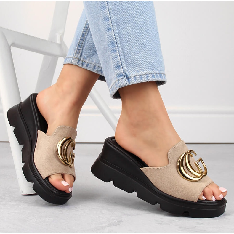 Béžové dámské semišové pantofle na klínku Vinceza 58295 béžový 1