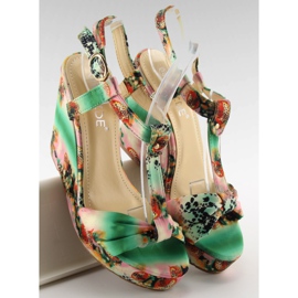 Saténové sandály na klínku 903 zelené zelená 1 Saténové sandály na klínku 903 zelené zelená 1