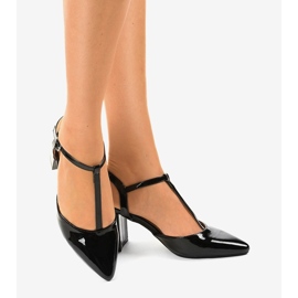 Černé lodičky na sloupku D85-17 černá 1 Černé lodičky na sloupku D85-17 černá 1