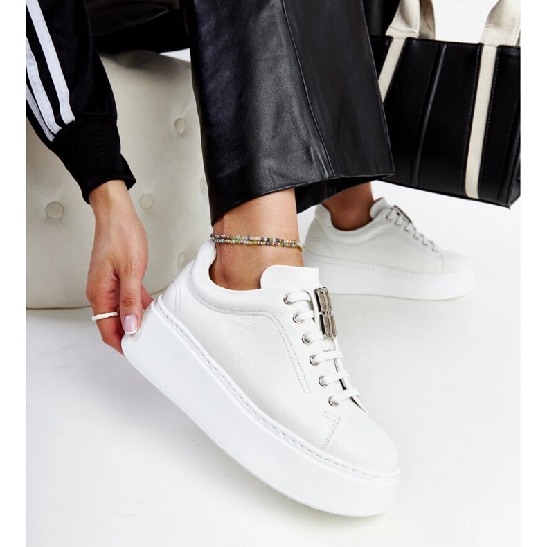 Bílé kožené tenisky zlaté dekorace Karino bílý 1