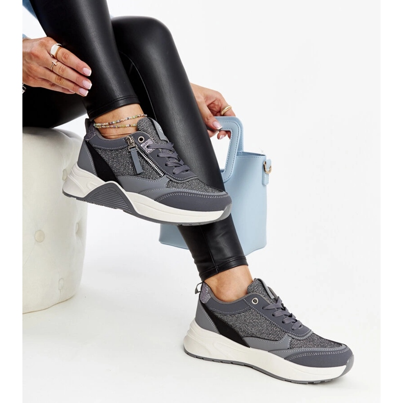 Šedé lesklé tenisky na platformě Makda šedá 2