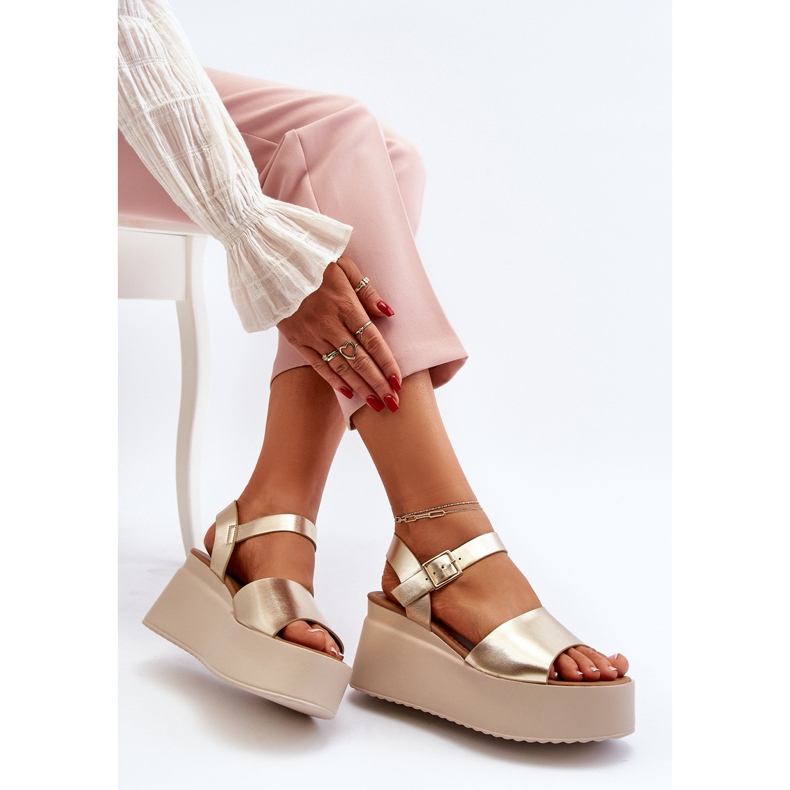 Dámské zlaté sandály Geferia na klínu zlatý 1