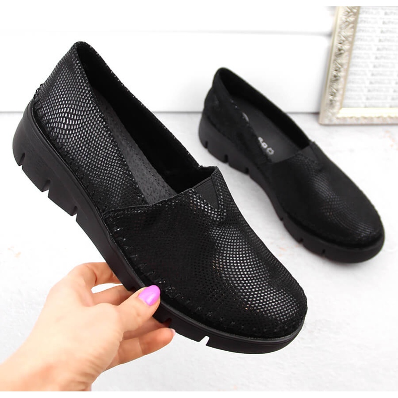 Lesklé černé kožené slip-on boty na klínku Filippo DP6161 černá 1