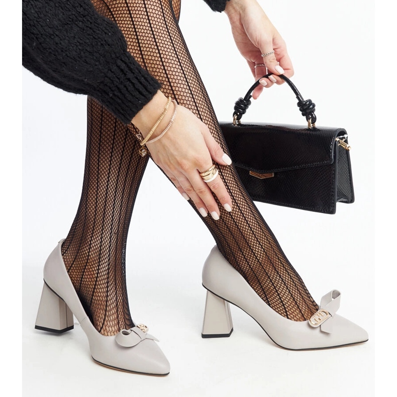 Šedé kožené lodičky na vysokém podpatku značky Vinceza šedá 1