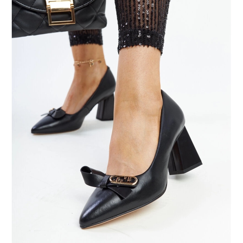 Černé kožené lodičky na vysokém podpatku značky Vinceza černá 1