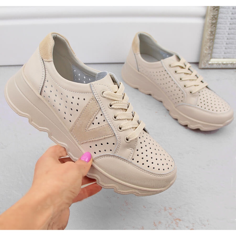 Dámské prolamované kožené sportovní boty, béžová Vinceza 7875 béžový 1