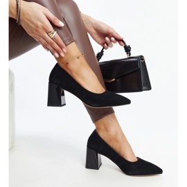 Černé kožené lodičky na vysokém podpatku značky Vinceza černá 1