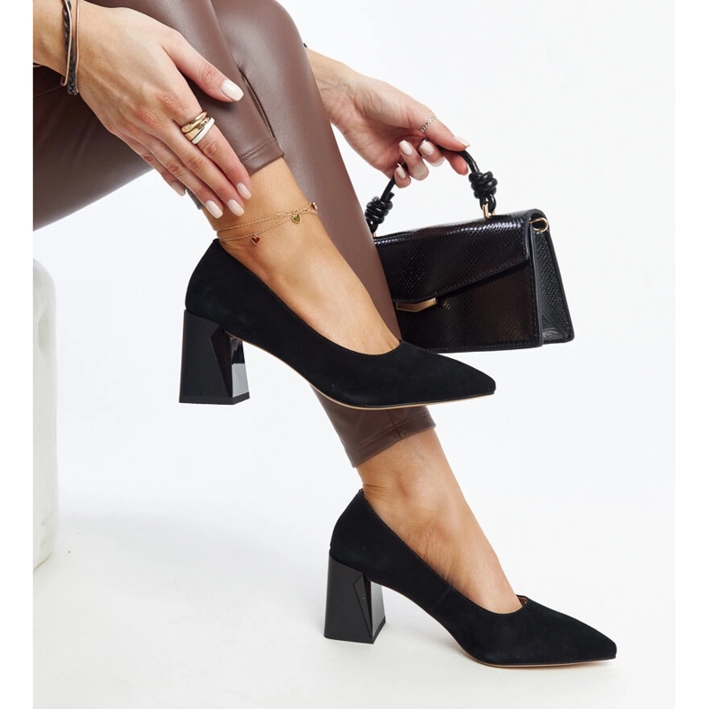 Černé kožené lodičky na vysokém podpatku značky Vinceza černá 1