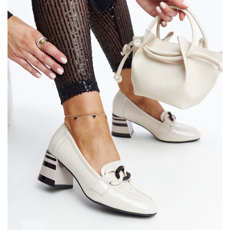 Béžové lakované boty značky Vinceza béžový 1