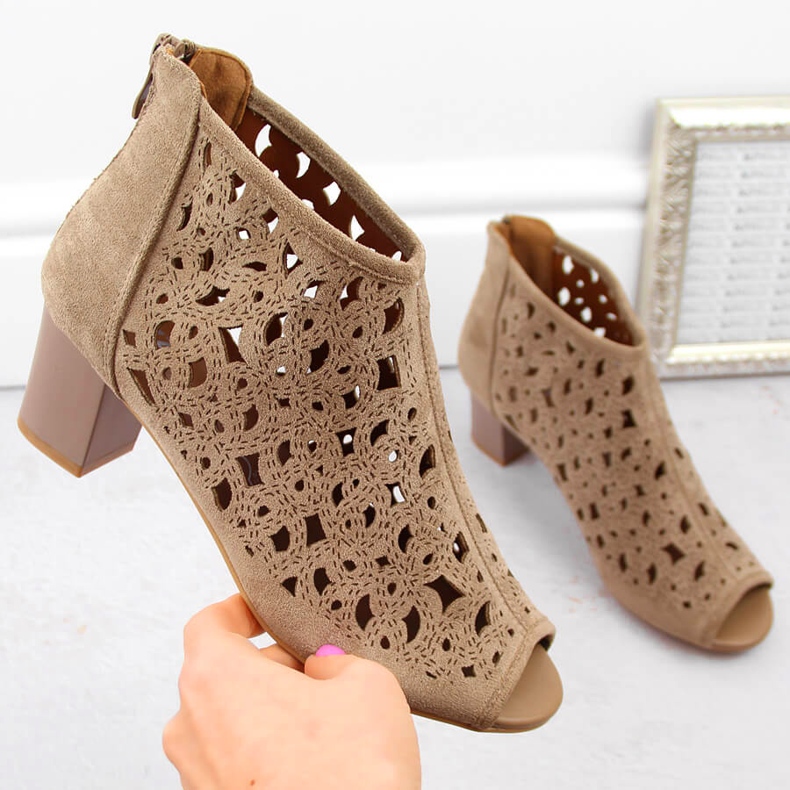 Dámské semišové prolamované boty s otevřenou špičkou, světle hnědé, Jezzi RMR1954-16 hnědý 1 Dámské semišové prolamované boty s otevřenou špičkou, světle hnědé, Jezzi RMR1954-16 hnědý 1