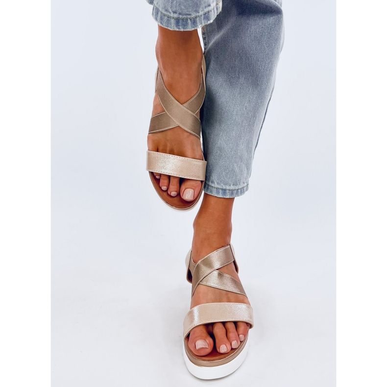 Sandály na klínku Caden Gold zlatý 1