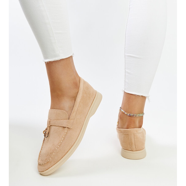 Béžové mokasíny s kovovým přívěskem od Fiorano béžový 1