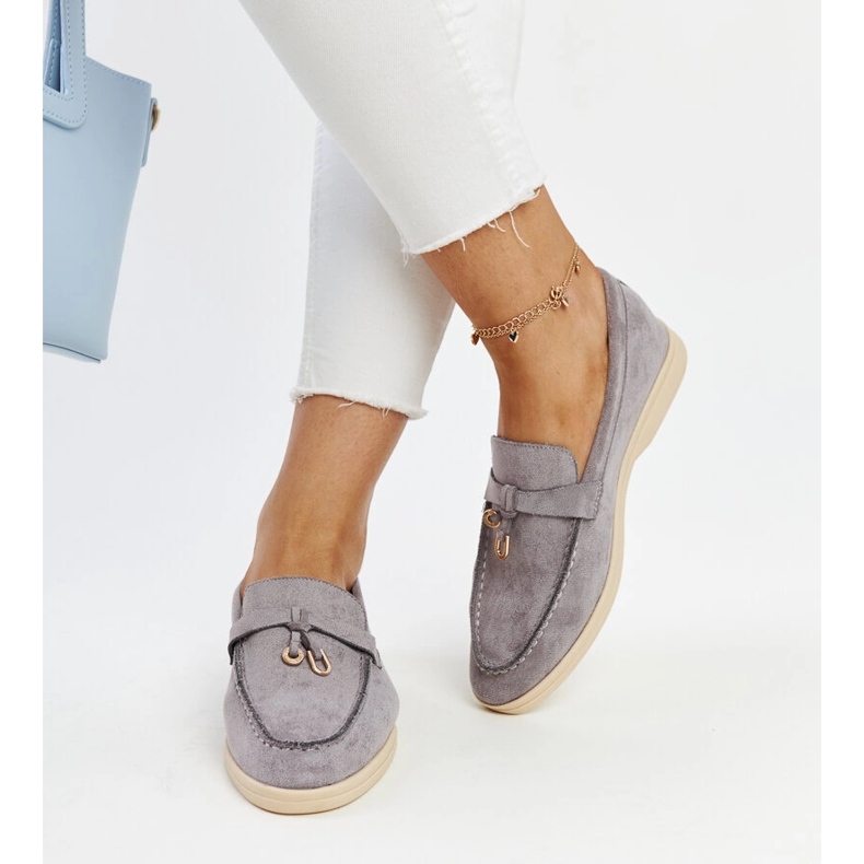 Šedé mokasíny s kovovým přívěskem od Fiorano šedá 2