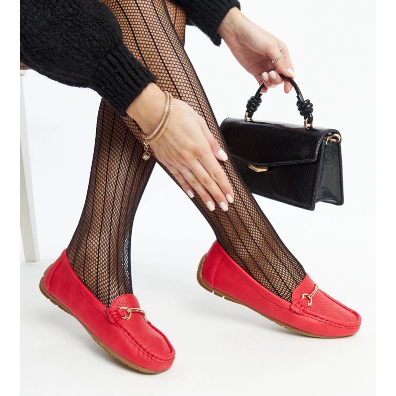Červené mokasíny s ozdobnou sponou značky Adila 1