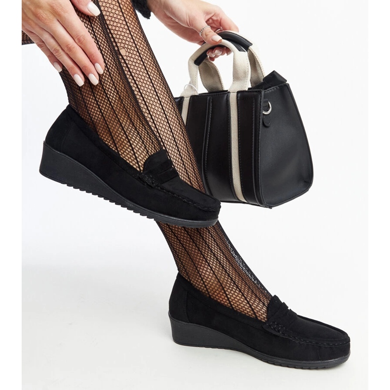 Černé semišové mokasíny Sakena na klínku černá 1