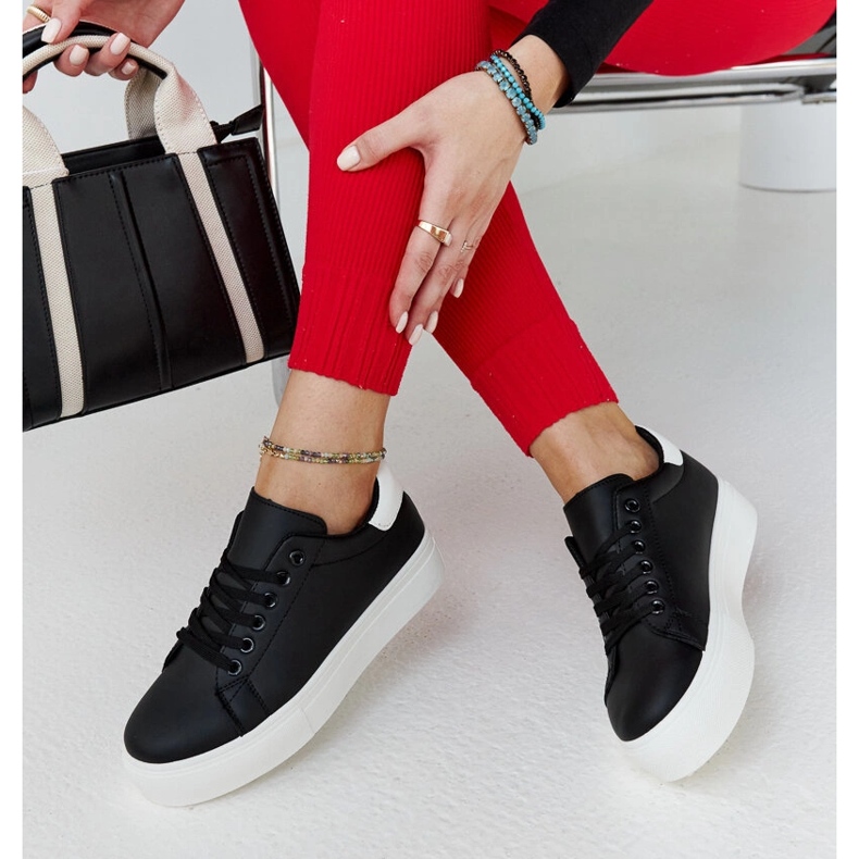 Černé tenisky se silnou podrážkou Ruta černá 1