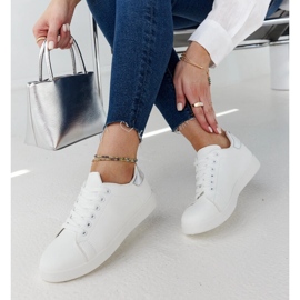 Bílé tenisky na platformě značky Hagosa bílý 1