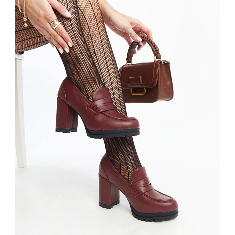 Vínové boty na vysokém podpatku značky Sauda červené 1 Vínové boty na vysokém podpatku značky Sauda červené 1