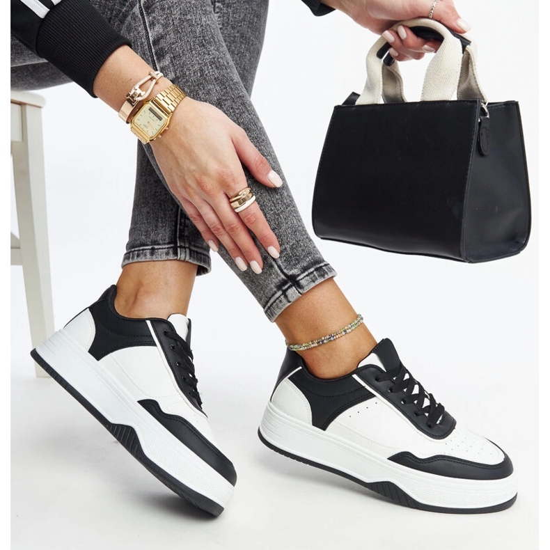 Bílé a černé tenisky se silnou podrážkou Rumai bílý 1