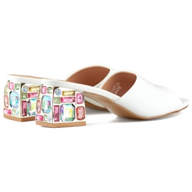 Bílé dámské žabky na nízkém podpatku s krystaly bílý 1