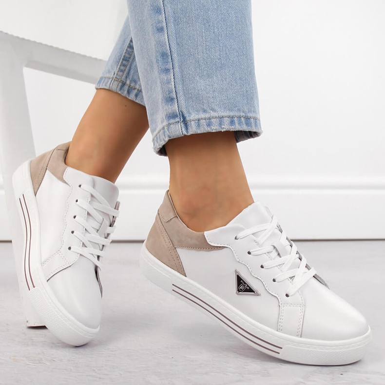 Dámské kožené sportovní boty na šněrování, bílé, Filippo DP6049 bílý 1