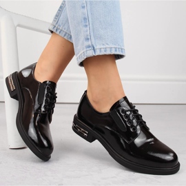 Černé lakované dámské oxfordky Filippo DP6189 černá 1