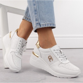 Dámské kožené sportovní boty na klínku, bílé, S.Barski LR810 bílý 1