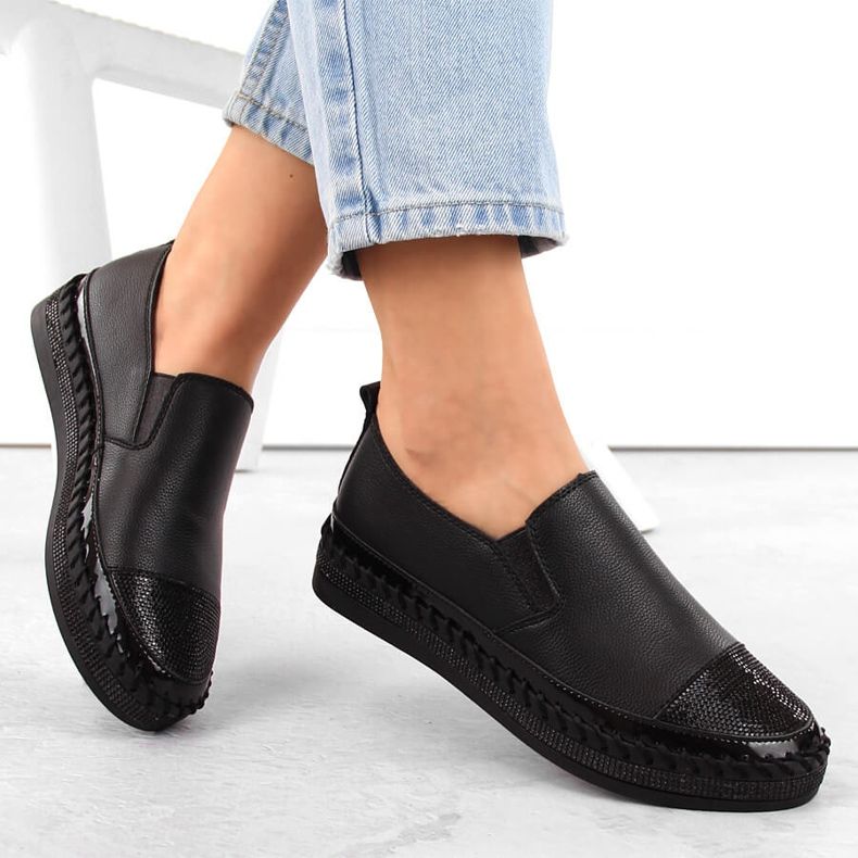 S.Barski Dámské kožené slip-on boty s kubickou zirkony, černá D&amp;A LR370 černý 1