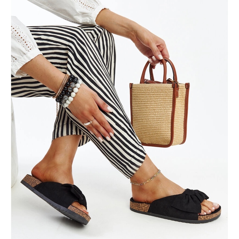 Černé žabky s korkovou podrážkou Aamu černá 1